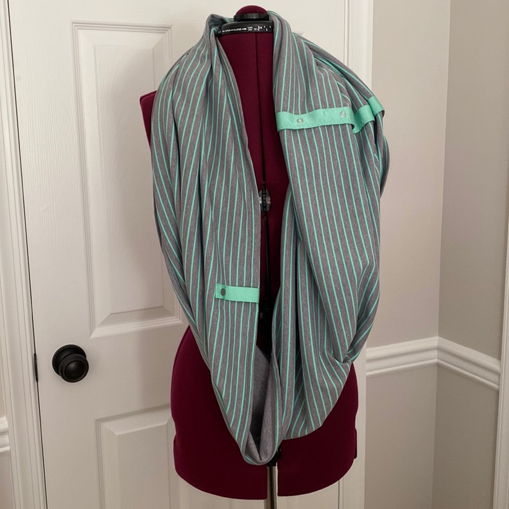 Lululemon Vinyasa Snap Infinity Scarf